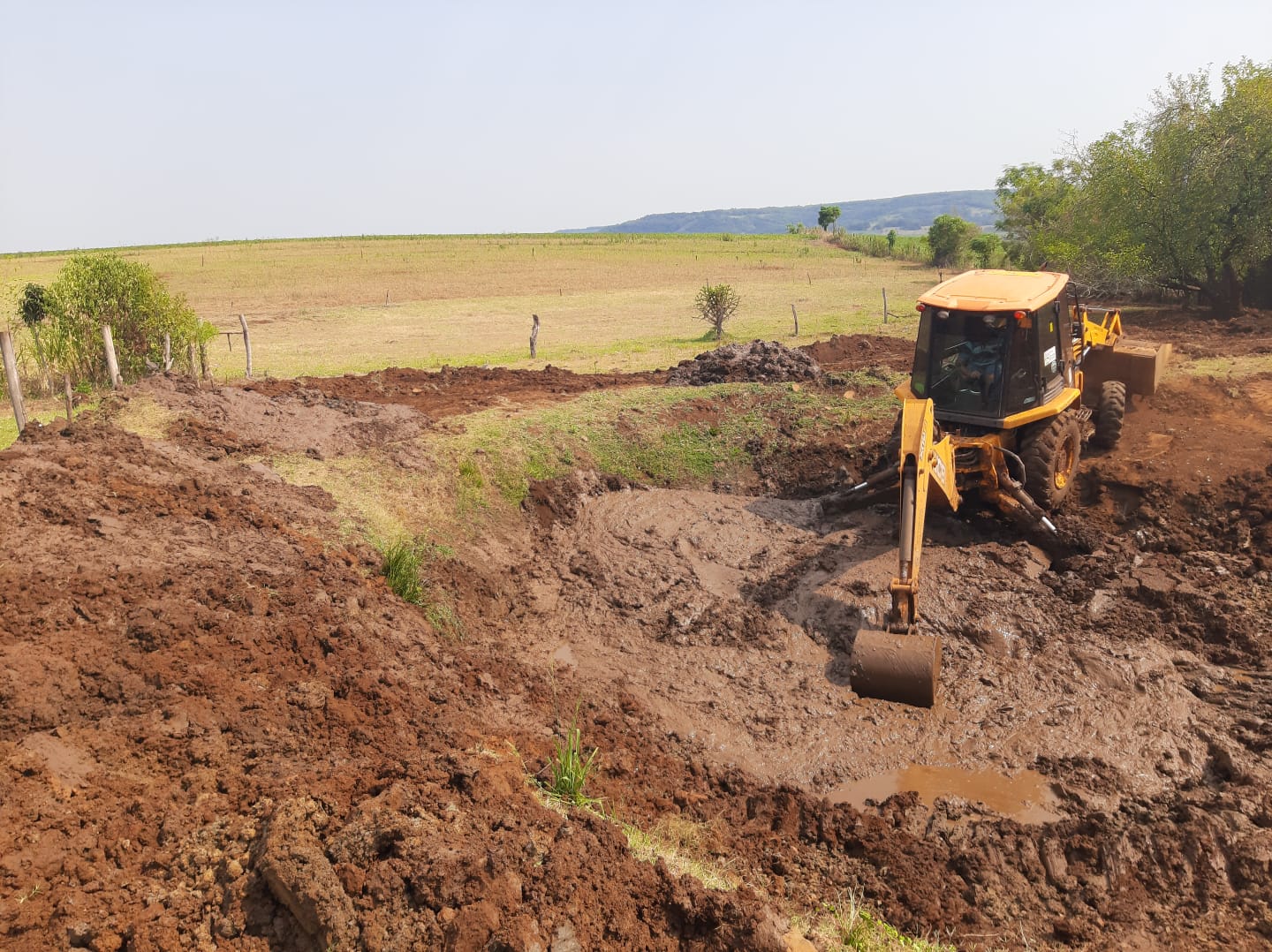 ABERTURA E LIMPEZA DE BEBEDOUROS EM COMUNIDADES DO INTERIOR